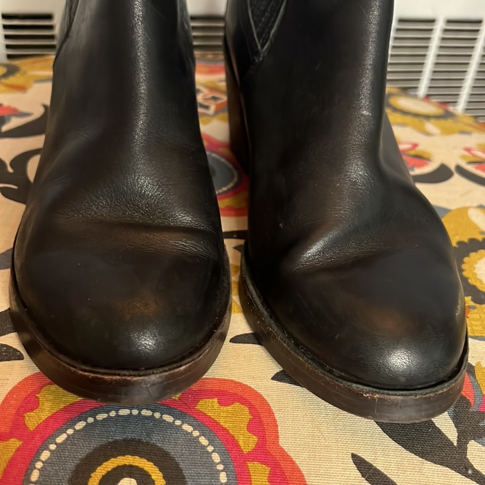 Ugg Camden Boot- Gently Worn With Box! - image 6